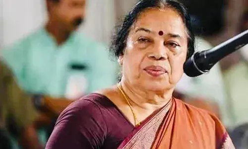 ആരോപണ വിധേയര്‍ മാറി നില്‍ക്കണമെന്ന് നിയമത്തിലില്ല; രാഷ്ട്രീയം നോക്കി സര്‍ക്കാരിനെതിരെ രംഗത്തിറങ്ങുന്നു; മുകേഷ് രാജിവെക്കേണ്ടതില്ലെന്ന് പി കെ ശ്രീമതി