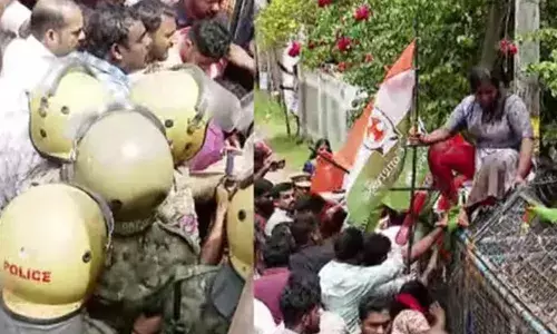 മുകേഷിന്റെ രാജിയാവശ്യപ്പെട്ട് പ്രതിഷേധം കടുക്കുന്നു; കൊല്ലത്ത് യൂത്ത് കോണ്‍ഗ്രസ് മാര്‍ച്ചില്‍ സംഘര്‍ഷം; ഏറ്റുമുട്ടലില്‍ നിരവധി പേര്‍ക്ക് പരിക്ക്