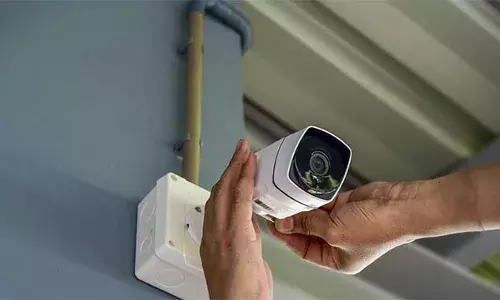 സ്‌കൂളിലെ സ്റ്റാഫ് മുറിയില്‍ സി.സി ടി.വി ക്യാമറ: ഡി.പി.ഐ ക്ക് മനുഷ്യാവകാശ കമ്മീഷന്‍ നോട്ടീസ്