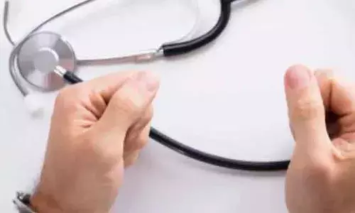 ചികിത്സക്കെന്ന വ്യാജേനെ ഹോസ്റ്റലിലെത്തി പ്രായപൂര്‍ത്തിയാകാത്ത വിദ്യാര്‍ഥിനികള്‍ക്കു നേരെ പീഡനം; സഹായത്തിനു പ്രഥമാധ്യാപികയായ അമ്മ; സര്‍ക്കാര്‍ ഡോക്ടര്‍ കുടുങ്ങുമ്പോള്‍