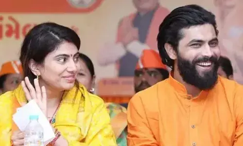 ഇന്ത്യന്‍ ക്രിക്കറ്റ് താരം രവീന്ദ്ര ജഡേജ ബി.ജെ.പിയില്‍ ചേര്‍ന്നു; അംഗത്വ കാര്‍ഡുകള്‍ക്കൊപ്പമുള്ള ചിത്രങ്ങള്‍ പങ്കുവച്ച് ഭാര്യ റിവാബ ജഡേജ