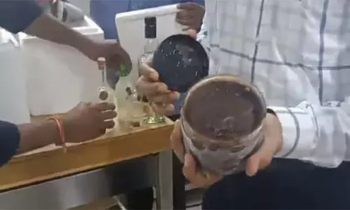 വിസ്‌കി കലര്‍ത്തി ഐസ്‌ക്രീം വില്‍പ്പന; സോഷ്യല്‍ മീഡിയയിലൂടെ പരസ്യ പ്രചരണം; പാര്‍ലര്‍ ഉടമയടക്കം 3 പേര്‍ അറസ്റ്റില്‍