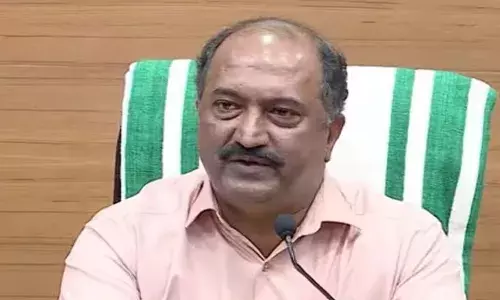 ഓണം: ജീവനക്കാര്‍ക്ക് 4000 രൂപ ബോണസ്; ബോണസിന് അര്‍ഹത ഇല്ലാത്തവര്‍ക്ക് 2750 രൂപ ഉത്സവ ബത്ത; സര്‍വീസ് പെന്‍ഷന്‍കാര്‍ക്കും പ്രത്യേക ഉത്സവബത്ത