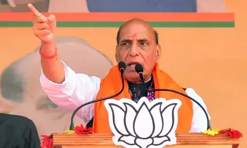 അഫ്‌സല്‍ ഗുരുവിനെ പൂമാലയിട്ട് സ്വീകരിക്കണമായിരുന്നോ? ഒമര്‍ അബ്ദുള്ളയുടെ പരാമര്‍ശത്തിന് കടുത്തഭാഷയില്‍ മറുപടിനല്‍കി രാജ്നാഥ് സിങ്