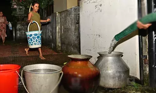 വിവാഹ നിശ്ചയ ചടങ്ങില്‍ കൈകഴുകാന്‍ നല്‍കിയത് കുപ്പിവെള്ളം; ജനം നെട്ടോട്ടം ഓടിയപ്പോള്‍ വെള്ളം മുടങ്ങാതെ മന്ത്രി മന്ദിരങ്ങളും എകെജി സെന്ററും