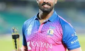 ടൂര്‍ണ്ണമെന്റിലെ രണ്ടാം മാന്‍ ഓഫ് ദി മാച്ച് പുരസ്‌കാരവുമായി അബ്ദുള്‍ ബാസിദ്