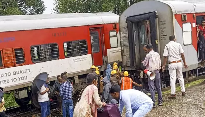ഓട്ടത്തിനിടെ ട്രെയിനിന്റെ കപ്ലിങ് പൊട്ടി; മഗധാ എക്‌സ്പ്രസ് രണ്ടായി വേര്‍പെട്ടു