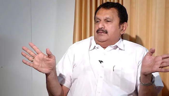 കോഴിയെ കാണാതായത് അന്വേഷിക്കാന് കുറുക്കനെ വച്ചത് പോലെ; തൃശൂര് പൂരം കലക്കല് അന്വേഷണത്തില് വിമര്ശനവുമായി കെ മുരളീധരന് കോഴിയെ കാണാതായത് അന്വേഷിക്കാന് കുറുക്കനെ വച്ചത് പോലെ; തൃശൂര് പൂരം കലക്കല് അന്വേഷണത്തില് വിമര്ശനവുമായി കെ മുരളീധരന്