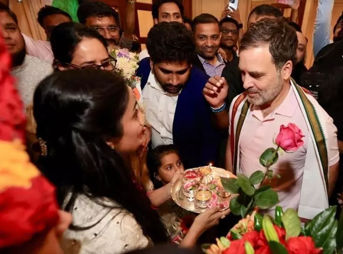 രാഹുല് ഗാന്ധിക്ക് ഡാളസ് അന്താരാഷ്ട്ര വിമാനത്താവളത്തില് ഊഷ്മള സ്വീകരണം രാഹുല് ഗാന്ധിക്ക് ഡാളസ് അന്താരാഷ്ട്ര വിമാനത്താവളത്തില് ഊഷ്മള സ്വീകരണം