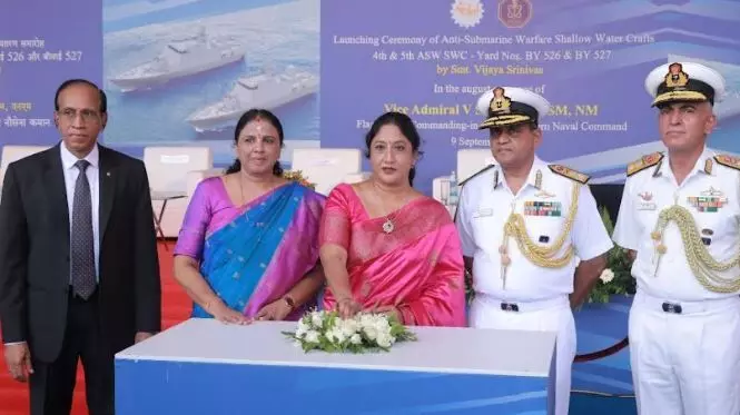 നാവിക സേനക്കായി നിര്മ്മിച്ച രണ്ട് അന്തര്വാഹിനി ആക്രമണ പ്രതിരോധ കപ്പലുകള്കൂടി നീറ്റിലിറക്കി കൊച്ചിന് ഷിപ്യാഡ് ലിമിറ്റഡ് നാവിക സേനക്കായി നിര്മ്മിച്ച രണ്ട് അന്തര്വാഹിനി ആക്രമണ പ്രതിരോധ കപ്പലുകള്കൂടി നീറ്റിലിറക്കി കൊച്ചിന് ഷിപ്യാഡ് ലിമിറ്റഡ്