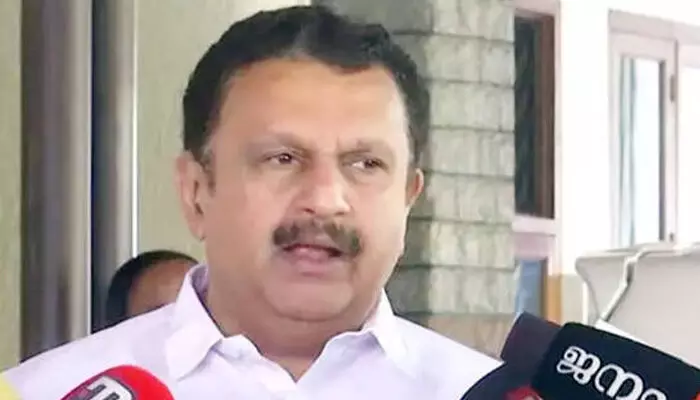 കേരളത്തില് സിപിഎം - ബിജെപി അന്തര്ധാര സജീവം; ഷംസീറിന്റെ പ്രതികരണം ഉദാഹരണം; പിണറായി സര്ക്കാര് തികഞ്ഞ പരാജയമെന്ന് കെ മുരളീധരന് കേരളത്തില് സിപിഎം - ബിജെപി അന്തര്ധാര സജീവം; ഷംസീറിന്റെ പ്രതികരണം ഉദാഹരണം; പിണറായി സര്ക്കാര് തികഞ്ഞ പരാജയമെന്ന് കെ മുരളീധരന്