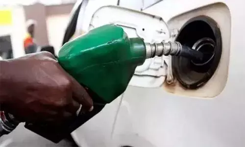 അളവ് കുറച്ച് ഇന്ധന വെട്ടിപ്പ് വ്യാപകം; സംസ്ഥാനത്ത് ക്രമക്കേട് കണ്ടെത്തിയത് 50 പമ്പുകളില്‍