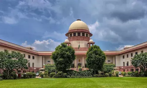 മൂന്ന് വയസ്സുകാരിയായ മകളെ അച്ഛന്‍ പീഡിപ്പിച്ചുവെന്ന പരാതി; അമ്മയ്‌ക്കെതിരായ അന്വേഷണം സ്‌റ്റേ ചെയ്ത് സുപ്രീംകോടതി