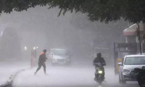 ഇന്നും ഒറ്റപ്പെട്ട ശക്തമായ മഴ; അഞ്ച് ജില്ലകളില്‍ ശക്തമായ കാറ്റിനും സാധ്യത: മത്സ്യബന്ധനത്തിന് വിലക്കില്ല