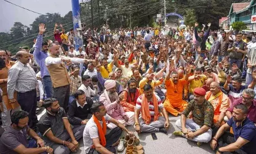 ഷിംലയിൽ അനധികൃതമായി മസ്ജിദ് നിർമാണം; പ്രതിഷേധവുമായി ഹിന്ദു സംഘടനകൾ; പൊലീസ് ലാത്തി വീശി