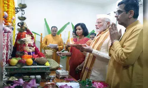 ചീഫ് ജസ്റ്റിസിന്റെ വസതിയില്‍ ഗണേശ പൂജയ്ക്കെത്തി പ്രധാനമന്ത്രി മോദി; വിമര്‍ശനവുമായി പ്രതിപക്ഷം; ഭരണഘടനാ ലംഘനമെന്നും ആക്ഷേപം