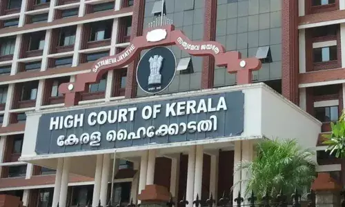 റെസിഡന്‍സി വിസ ലഭിക്കാന്‍ പെണ്‍മക്കളെ യു.എ.ഇ.യിലേക്കു കൊണ്ടുപോകണം; പാരന്‍സ് പാട്രിയാക് അധികാരം വിനിയോഗിച്ച് ഹൈക്കോടതി