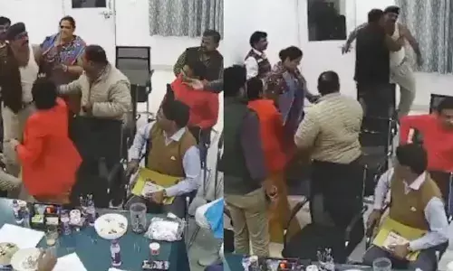 തര്‍ക്കത്തിനിടെ ജോലി തെറിപ്പിക്കുമെന്ന് ഭീഷണിപ്പെടുത്തി ബിജെപി നേതാവിന്റെ ഭര്‍ത്താവ്; യൂണിഫോം വലിച്ചുകീറി രോഷം പ്രകടിപ്പിച്ച് എ.എസ്.ഐ; പൊലീസ് സ്റ്റേഷനിലെ ദൃശ്യം ചോര്‍ന്നതില്‍ അന്വേഷണം