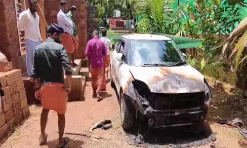വീടിനു മുന്നില്‍ നിര്‍ത്തിയിട്ട കാറിന് തീയിട്ടു; പ്രദേശവാസിയായ യുവാവിനെ കസ്റ്റഡിയിലെടുത്ത് പോലിസ്