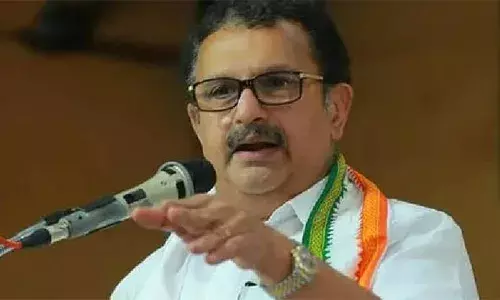 നട്ടും ബോള്‍ട്ടുമില്ലാത്ത വണ്ടിയില്‍ എന്നെ കയറ്റിവിട്ടു; തൃശൂരില്‍ നിന്ന് ജീവനും കൊണ്ട് ഞാന്‍ ഓടി; തെരെഞ്ഞെടുപ്പിനെ ഒറ്റക്കെട്ടായി നേരിടുന്ന രീതിയും കോണ്‍ഗ്രസിനില്ലെന്ന് കെ മുരളീധരന്‍