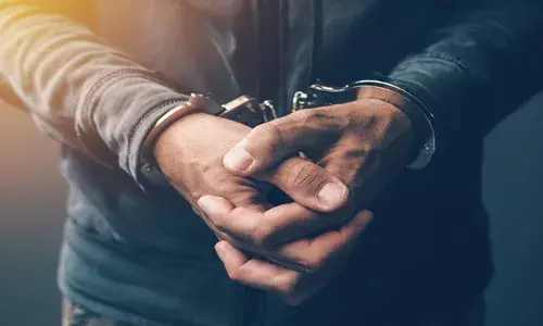 വിമാനത്തില്‍ എയര്‍ഹോസ്റ്റസിനോട് അപമര്യാദയായി പെരുമാറി; യാത്രക്കാരന്‍ അറസ്റ്റില്‍