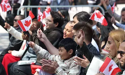 രാജ്യത്തെ താത്കാലിക താമസക്കാരുടെ എണ്ണം കുറയ്ക്കണം; വിദ്യാര്‍ഥി കുടിയേറ്റത്തിന് കൂച്ചുവിലങ്ങിടാനൊരുങ്ങി കാനഡ; സ്റ്റഡി പെര്‍മിറ്റ് വെട്ടിക്കുറയ്ക്കും; ഇന്ത്യന്‍ വിദ്യാര്‍ത്ഥികള്‍ക്ക് തിരിച്ചടിയാകും
