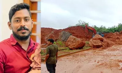 ഷിരൂർ മണ്ണിടിച്ചിലിൽ കാണാതായ അർജുനെ കണ്ടെത്താൻ ശ്രമങ്ങൾ തുടരുന്നു; ഡ്രെഡ്ജർ ഗംഗാവലിയിൽ എത്തിച്ചു; തിരച്ചിലിന് കാലാവസ്ഥയും അനുകൂലം, പ്രതീക്ഷയിൽ കുടുംബം