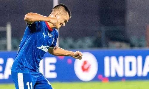 ഇന്ത്യൻ സൂപ്പർ ലീഗ്; ഹൈദരാബാദിനെതിരെ ആധികാരിക ജയവുമായി ബെംഗളൂരു എഫ്‌സി; ചരിത്ര നേട്ടവുമായി സുനിൽ ഛേത്രി