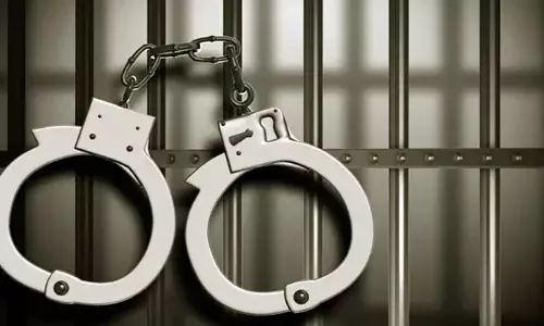 കടം വാങ്ങിയ 14,000 രൂപ തിരികെ നല്‍കിയില്ല; സുഹൃത്തിന്റെ രണ്ട് മക്കളെയും കഴുത്തു ഞെരിച്ചു കൊന്ന് യുവാവ്