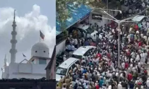 ധാരാവിയിൽ മസ്‌ജിദിന്റെ കൈയേറ്റ ഭാഗം പൊളിക്കാൻ നോട്ടീസുമായി കോർപ്പറേഷൻ അധികാരികൾ; തടഞ്ഞ് പ്രദേശവാസികൾ; അനധികൃത ഭാഗം സ്വയം പൊളിക്കുമെന്ന് ട്രസ്റ്റ്