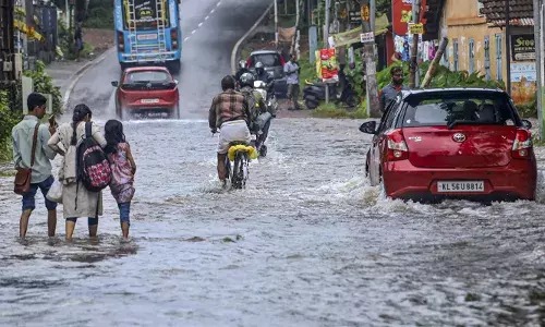 രണ്ട് ചക്രവാതച്ചുഴി രൂപപ്പെട്ടു; സംസ്ഥാനത്ത് നാളെയും മറ്റന്നാളും മഴ കനക്കും