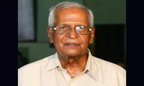 ഇളയ മകളുടെ ഹര്‍ജി തീര്‍പ്പാക്കും വരെ എം എം ലോറന്‍സിന്റെ മൃതദേഹം പഠന ആവശ്യങ്ങള്‍ക്ക് കൈമാറില്ല; മോര്‍ച്ചറിയില്‍ സൂക്ഷിക്കാന്‍ ഹൈക്കോടതി നിര്‍ദ്ദേശം; മക്കളുടെ അനുമതികള്‍ പരിശോധിച്ച ശേഷം തീരുമാനമെന്ന് കോടതി