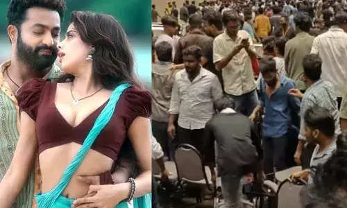 അതിരുവിട്ട് ആരാധകരുടെ ആവേശം; ദേവര പ്രി-റിലീസ് ചടങ്ങ് റദ്ദാക്കി; പങ്കെടുക്കരുതെന്ന് ജൂനിയര്‍ എന്‍ടിആറിനോട് പൊലീസ്; ത്രിവിക്രം പരിപാടി നടക്കുന്ന വേദിയില്‍ നിന്നും മടങ്ങി