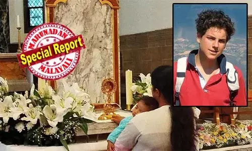 ആത്മീയത കേന്ദ്രീകരിച്ച് വെബ്‌സൈറ്റുകള്‍ നിര്‍മ്മിച്ചു; അറിയപ്പെട്ടത് ഗോഡ്‌സ് ഇന്‍ഫ്‌ലുവന്‍സര്‍ എന്ന പേരില്‍; 15ാം വയസില്‍ മരണപ്പെട്ട കാര്‍ലോ അക്യുറ്റിസിനെ കത്തോലിക്കാ സഭ അടുത്ത വര്‍ഷം വിശുദ്ധനാക്കും; തിരുശേഷിപ്പ് ദര്‍ശിക്കാന്‍ പള്ളിയില്‍ ആയിരങ്ങള്‍