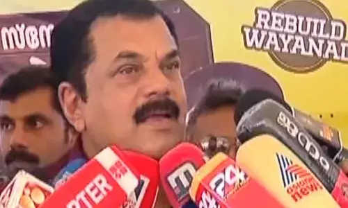 പീഡനക്കേസ്: മുകേഷ് എം എല്‍ എയെ പ്രത്യേക അന്വേഷണ സംഘം ചോദ്യം ചെയ്യുന്നു; കൊച്ചിയില്‍ തീരദേശ പൊലീസ് ആസ്ഥാനത്ത് മുകേഷ് ഹാജരായത് അഭിഭാഷകനൊപ്പം