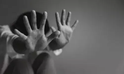 തമിഴ്‌നാട്ടിൽ മലയാളി നഴ്‌സിംഗ് വിദ്യാർത്ഥിനിയെ തട്ടിക്കൊണ്ടുപോയി പീഡിപ്പിച്ചു; ശേഷം റെയിൽവേ സ്റ്റേഷന് സമീപം ഉപേക്ഷിച്ചു; പ്രതികൾക്കായുള്ള തിരച്ചിൽ ഊർജിതമാക്കി പോലീസ്