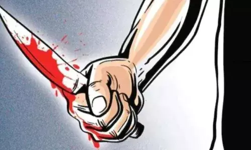 പുതിയ ഫോൺ വാങ്ങിയതിന് ചിലവ് ചോദിച്ചു; വിസ്സമ്മതിച്ചതിൽ പ്രതികാരം; 16 വയസ്സുകാരനെ മൂവർ സംഘം കുത്തികൊലപ്പെടുത്തി