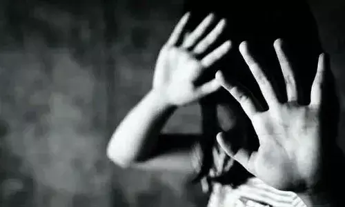 ഹോസ്റ്റലിലെ നാല് പെണ്‍കുട്ടികള്‍ പീഡനത്തിരയായി: മാതാപിതാക്കള്‍ കാണാന്‍ വന്നപ്പോള്‍ കാര്യം പറഞ്ഞു; ഇംഗ്ളീഷ് പഠിപ്പിക്കാന്‍ എത്തിയ അധ്യാപകനും വാര്‍ഡന്റെ ഭര്‍ത്താവുമടക്കം മൂന്ന് പേര്‍ പിടിയില്‍