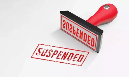 മദ്യപിച്ച ശേഷം പണം നല്‍കാതെ മുങ്ങാന്‍ ശ്രമം; ബാര്‍ ജീവനക്കാര്‍ തടഞ്ഞതോടെ ഫ്യൂസ് ഊരി പ്രതികാരം: രണ്ട് കെ.എസ്.ഇ.ബി. ജീവനക്കാര്‍ക്ക് സസ്‌പെന്‍ഷന്‍