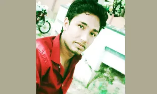 പാലക്കാട് റോഡരികിലെ തോട്ടത്തില്‍ യുവാവ് മരിച്ച നിലയില്‍; പോലിസ് അന്വേഷണം തുടങ്ങി