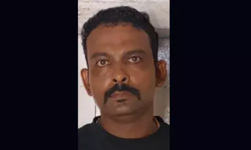 വശം നല്‍കിയില്ലെന്ന് ആരോപിച്ച് റിട്ട. പ്രൊഫസറുടെ കാര്‍ തടഞ്ഞു; കൈവള കൊണ്ട് മൂക്കിന്റെ പാലം ഇടിച്ചുതകര്‍ത്ത കേസില്‍ പ്രതി പിടിയില്‍