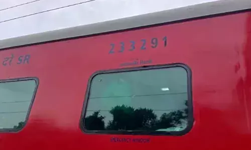 ട്രെയിനിന് നേരെ വീണ്ടും കല്ലേറ്; മംഗലാപുരത്തേക്കുള്ള മംഗള എക്‌സ്പ്രസിന്റെ ചില്ലുകള്‍ക്ക് പോറലുണ്ടായി