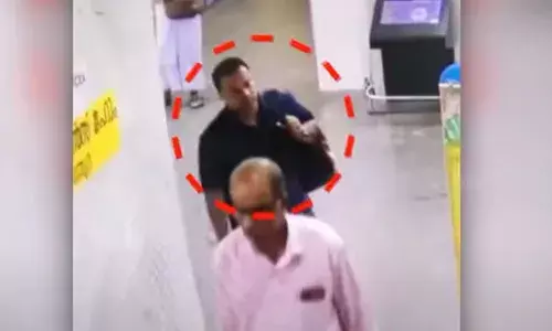 എ.സി കോച്ചിലെ ഉറക്കത്തിനിടയില്‍ ലാപ്‌ടോപ്പ് അടങ്ങിയ ബാഗുമായി കള്ളന്‍ കടന്നു; യുവതി മോഷണ വിവരം അറിയുന്നത് തിരുവനന്തപുരത്ത് എത്തിയപ്പോള്‍: കോട്ടയം റെയില്‍വേ സ്‌റ്റേഷനിലെ സിസിടിവിയില്‍ കുടുങ്ങിയ മധ്യവയസ്‌ക്കനായി തിരച്ചില്‍