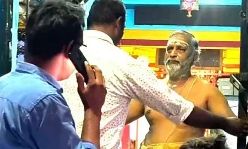 മധുര പലഹാരം നല്കി ക്ഷേത്രത്തിനുള്ളില്‍ വിളിച്ചു വരുത്തി പീഡനം; പ്രായപൂര്‍ത്തിയാകാത്ത പെണ്‍കുട്ടിയെ പീഡിപ്പിച്ച കേസില്‍ പൂജാരി അറസ്റ്റില്‍