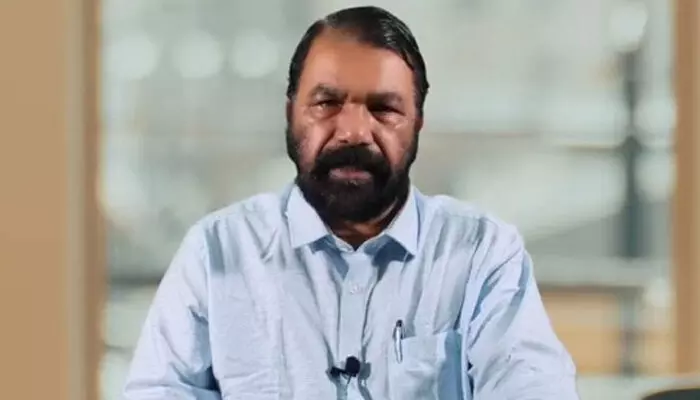 പി വി അന്വര് ഉത്തരം താങ്ങുന്നു എന്ന് ധരിക്കുന്ന പല്ലിയെ പോലെ; അന്വറിന് കേരള രാഷ്ട്രീയത്തില് അലഞ്ഞു തിരിയേണ്ടി വരുമെന്ന് വി. ശിവന്കുട്ടി പി വി അന്വര് ഉത്തരം താങ്ങുന്നു എന്ന് ധരിക്കുന്ന പല്ലിയെ പോലെ; അന്വറിന് കേരള രാഷ്ട്രീയത്തില് അലഞ്ഞു തിരിയേണ്ടി വരുമെന്ന് വി. ശിവന്കുട്ടി