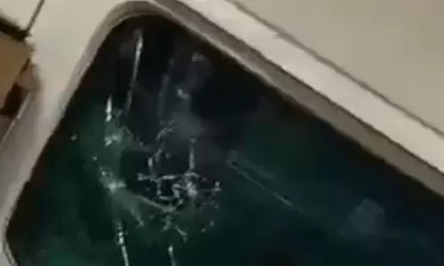 സ്വതന്ത്രത സേനാനി എക്സ്പ്രസിന് നേരെ കല്ലേറിഞ്ഞ് അജ്ഞാതർ; ആക്രമണത്തിൽ നിരവധി പേർക്ക് പരിക്ക്, പരിഭ്രാന്തിയിൽ യാത്രക്കാർ; പോലീസ് അന്വേഷണം ആരംഭിച്ചു