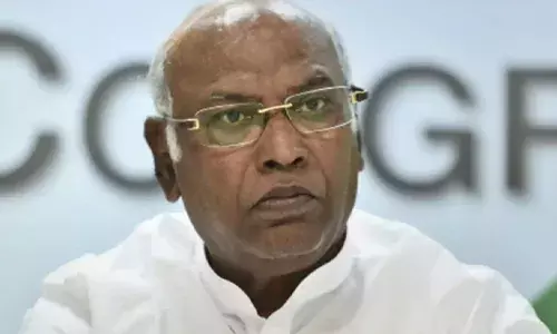 സര്‍ക്കാര്‍ ഭൂമി അനധികൃതമായി കൈവശപ്പെടുത്താന്‍ ശ്രമം; മല്ലികാര്‍ജുന്‍ ഖാര്‍ഗെയ്ക്കും കുടുംബത്തിനുമെതിരെ ലോകായുക്തയ്ക്ക് പരാതി