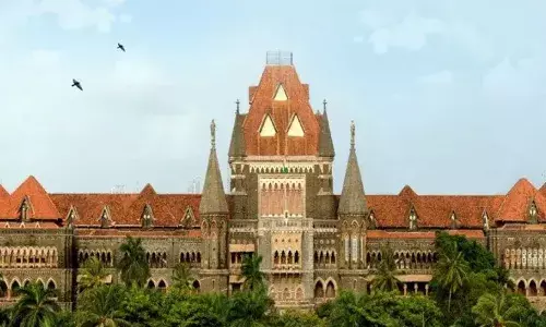 മതവികാരം വ്രണപ്പെടുത്തിയെന്ന് ആരോപണം; മഹാരാഷ്ട്ര മുഖ്യമന്ത്രിക്കെതിരെ കേസെടുക്കണമെന്ന് ഹര്‍ജി