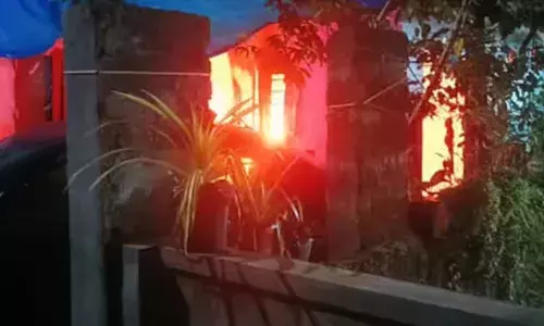 അങ്കമാലിയില്‍ വീടിന് തീകൊളുത്തിയ ശേഷം ഗൃഹനാഥന്‍ ജീവനൊടുക്കി