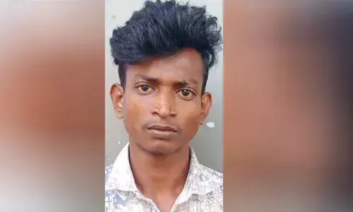 യുവാക്കള്‍ ബൈക്കില്‍ കഞ്ചാവുമായി വരുന്നെന്ന രഹസ്യ വിവരം; രക്ഷപ്പെടാന്‍ ശ്രമിച്ചപ്പോള്‍ ബൈക്ക് മറിഞ്ഞു; പിന്തുടര്‍ന്ന് പിടികൂടി പോലീസ്